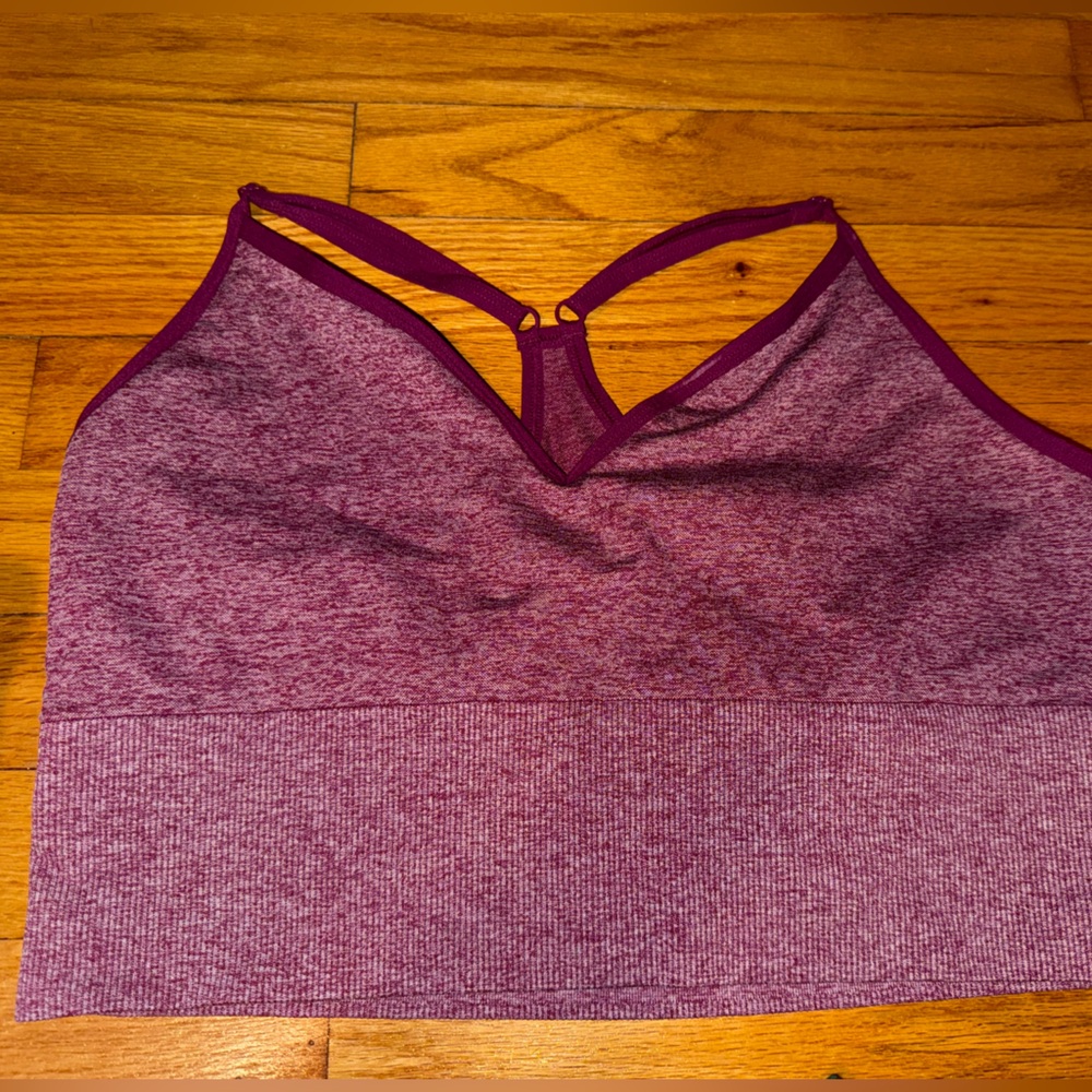 Women's PINK active seamless sports bra never worn new with tags.